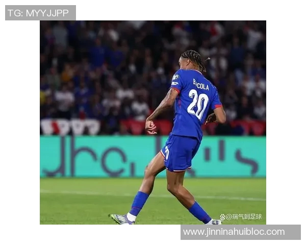 巴黎新援扎巴尔尼23岁表现抢眼空门救险助球队稳固主力地位